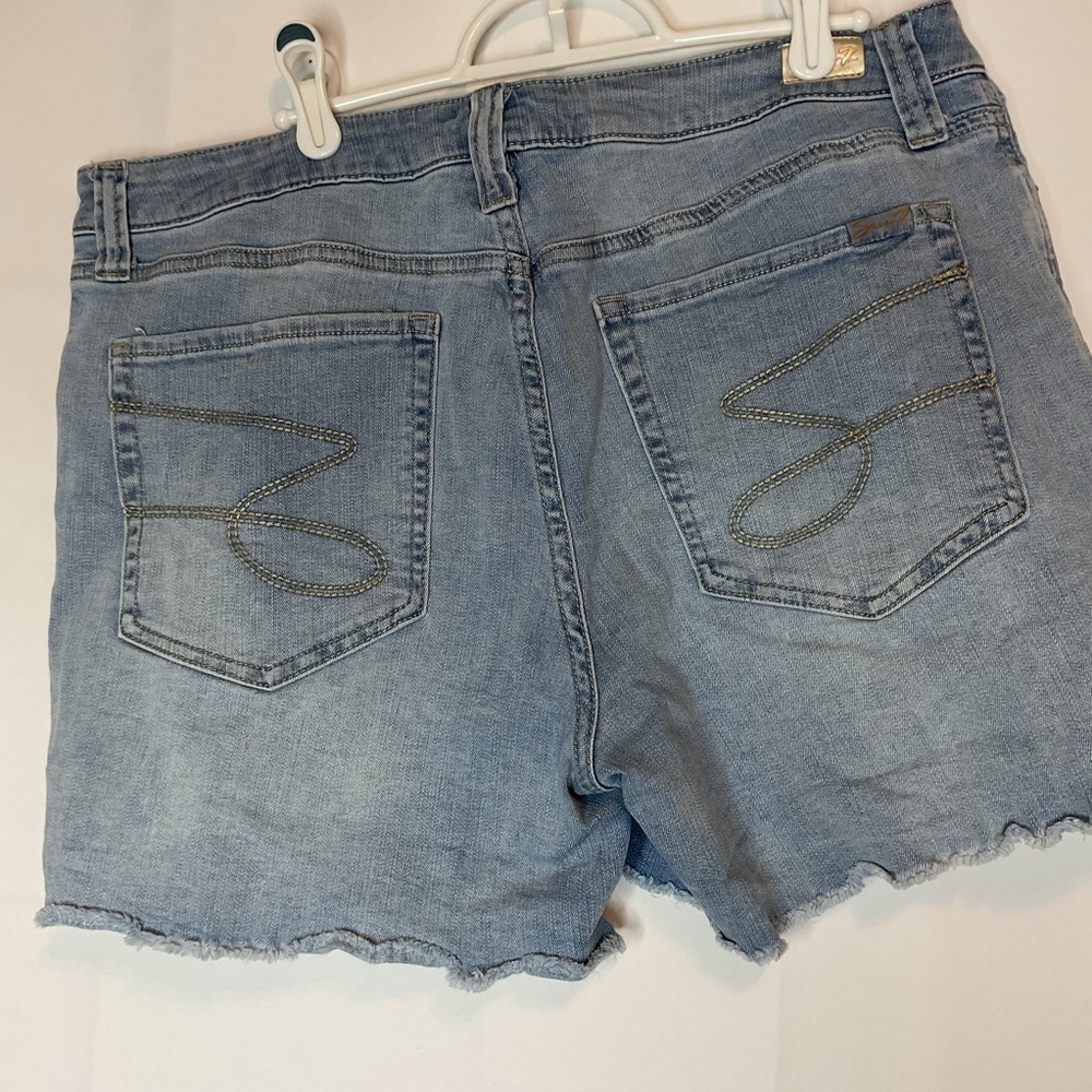 Seven7 denim shorts women's 14 weekend short - Picture 3 of 5